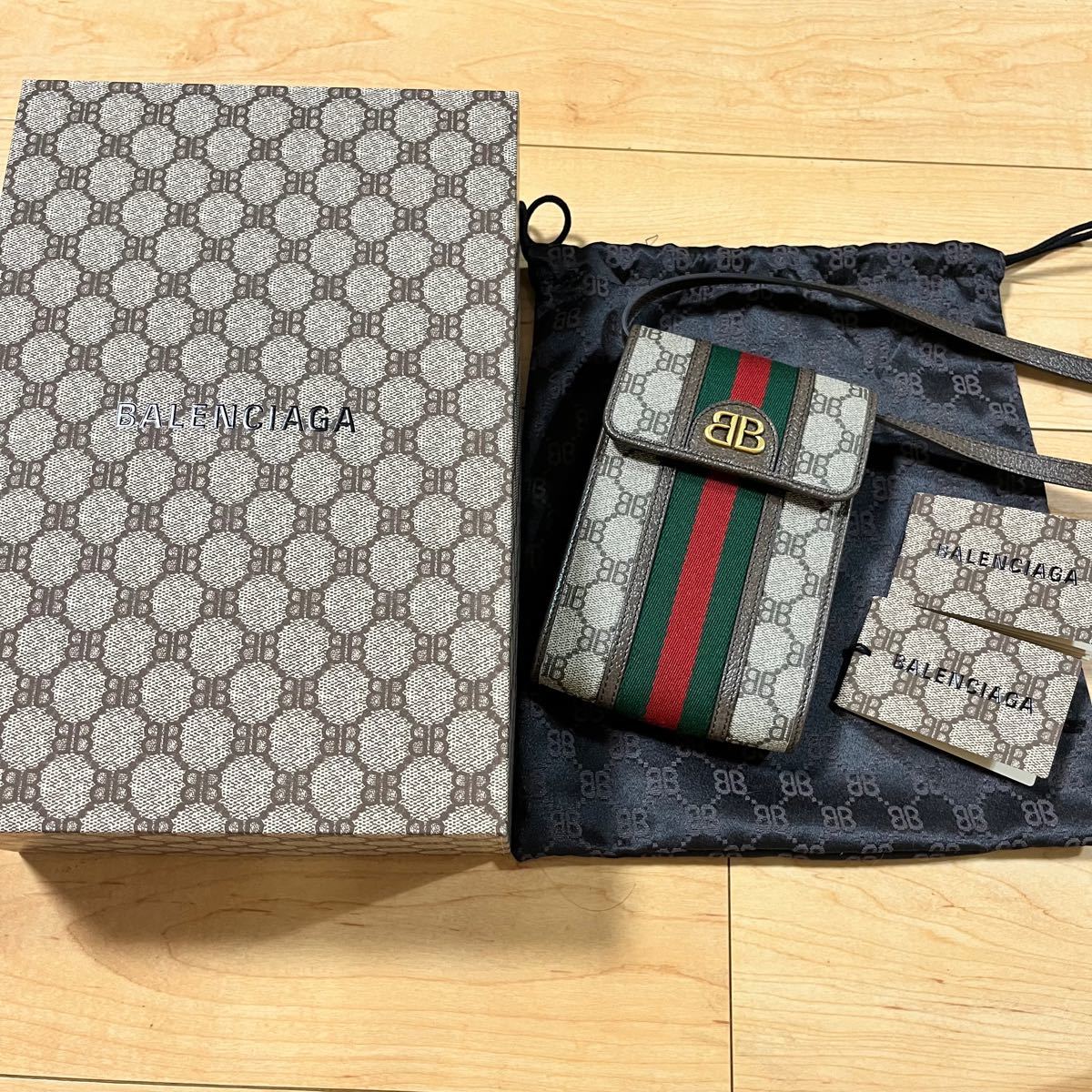バレンシア GUCCI BALENCIAGA ザ ハッカー フォンバッグ の通販 by