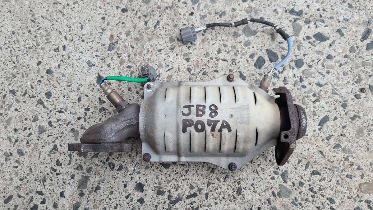 JB8 ライフ P07A ターボ 触媒 キャタライザー 棚落ち無し ジャンク 同