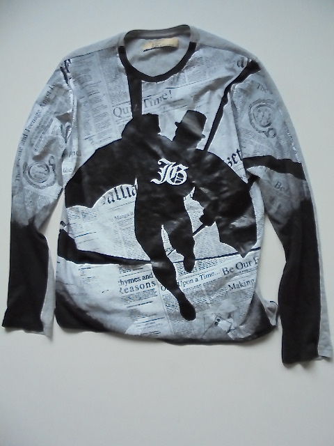格安即決 John Galliano『 美品で サイズ12 』プリント長袖Tシャツ ニュースペーパー&謎の怪人 トップス 格安即決 John Galliano『 美品で サイズ12 』プリント長袖Tシャツ ニュースペーパー&謎の怪人 トップス
