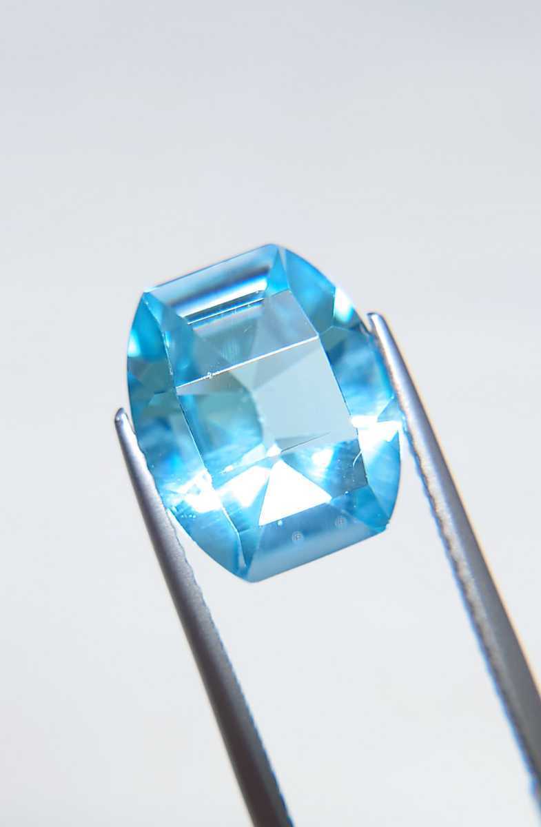 ブルートパーズ　5.79ct ファンシー　ルース　微細なカケ（LA-4811）