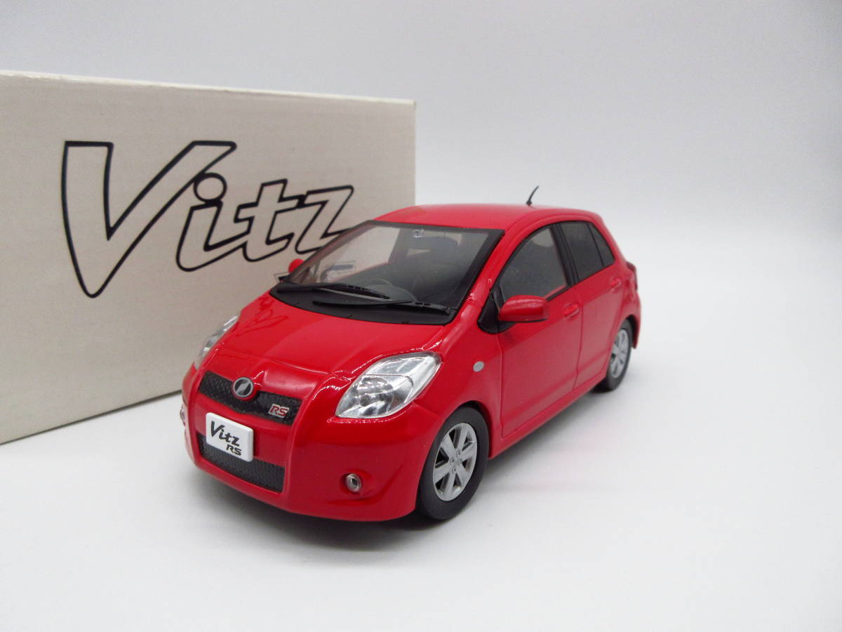 1/24 トヨタ 2代目ヴィッツRS Vitz RS　カラーサンプル 非売品 ミニカー　3P0 スーパーレッドⅤ_画像1