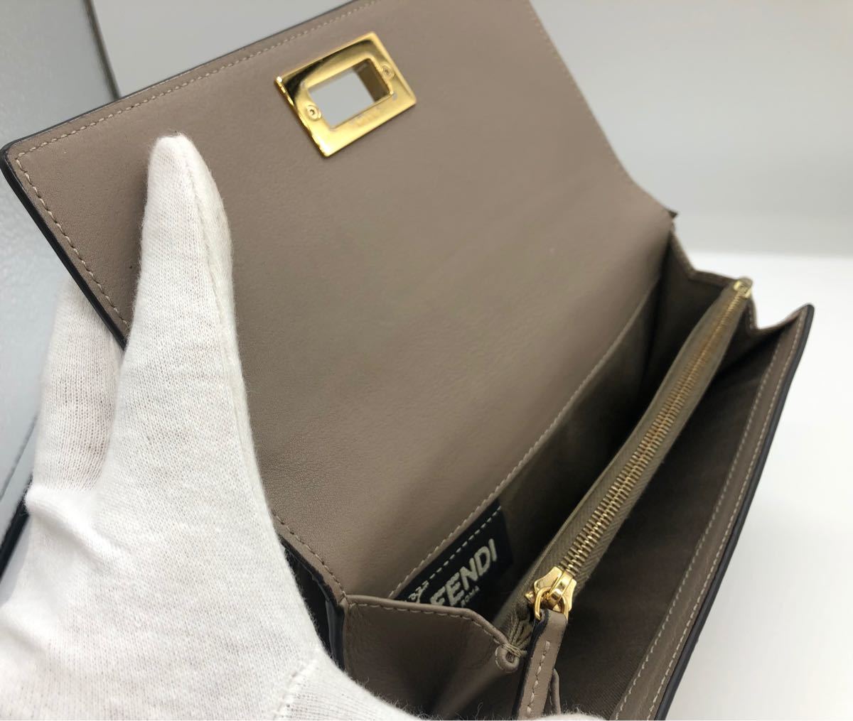 ■美品■フェンディ/ピーカブー/二つ折り財布/セレリア/FENDI/グレージュ