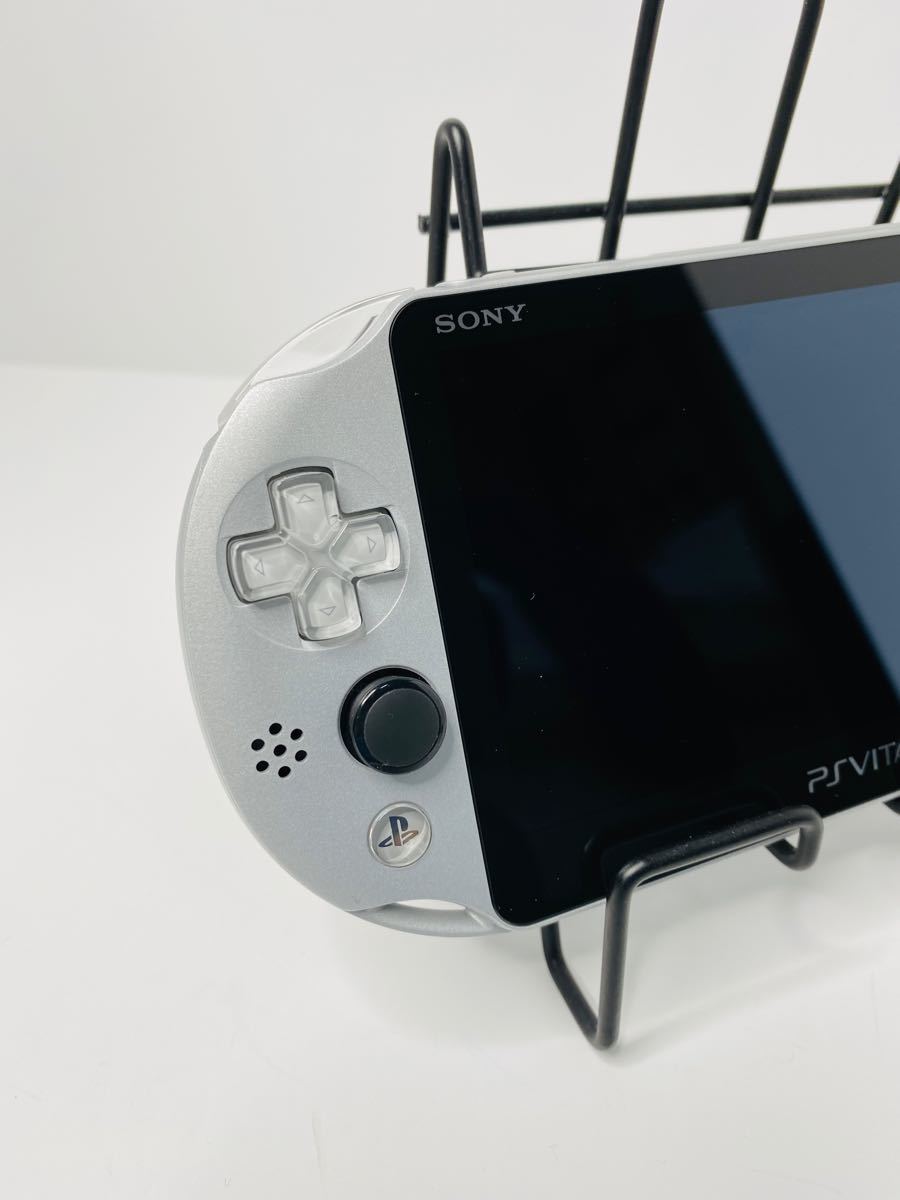 PlayStation Vita  PCH-2000 シルバー