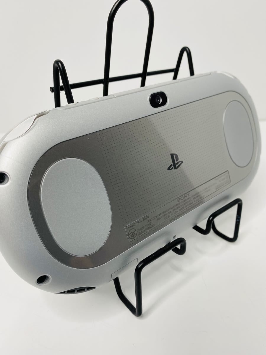 PlayStation Vita  PCH-2000 シルバー