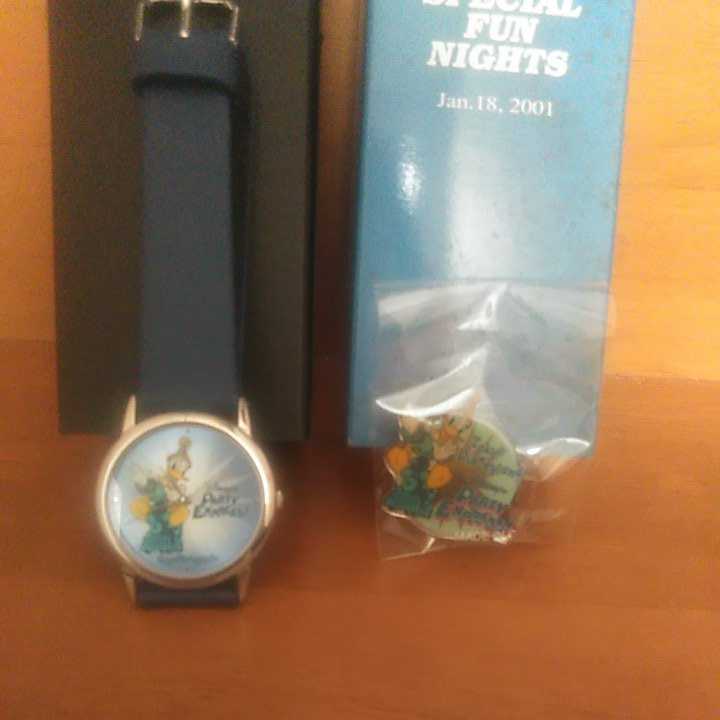 ディズニー スペシャルファンナイト　2001　腕時計ピンバッジセット　未使用品　ミッキー&ドナルドセット