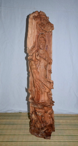 観音菩薩像 如意持ち オーストラリア白檀 高さ約90㎝ 一本彫り 仏像 木製　彫刻 仏教美術 長期保管品 【e1-t-27】