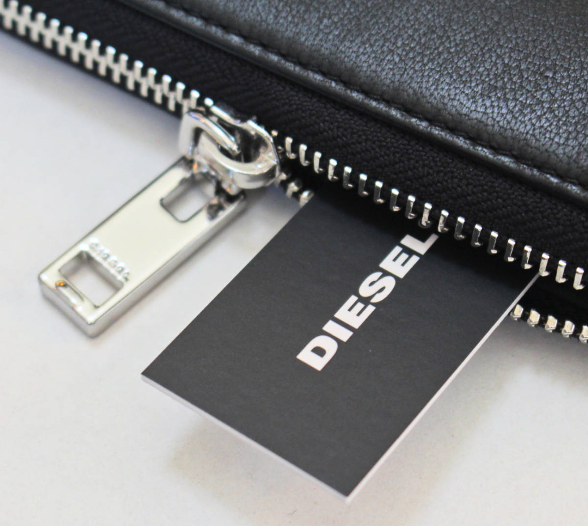 《DIESEL ディーゼル》新品 コーデュラナイロン使用 レザー ラウンドファスナー式長財布 ウォレット プレゼントにも ラッピング袋付 A5097