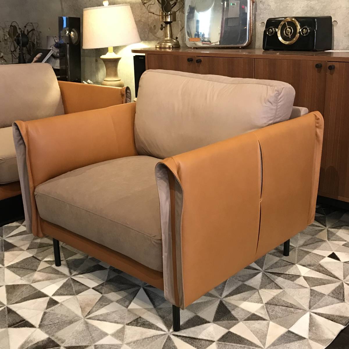 Yahoo!オークション - 展示格安 Bella Sofa 1P/ロールスロイス本 Yahoo!オークション - 展示格安 Bella Sofa 1P/ロールスロイス本