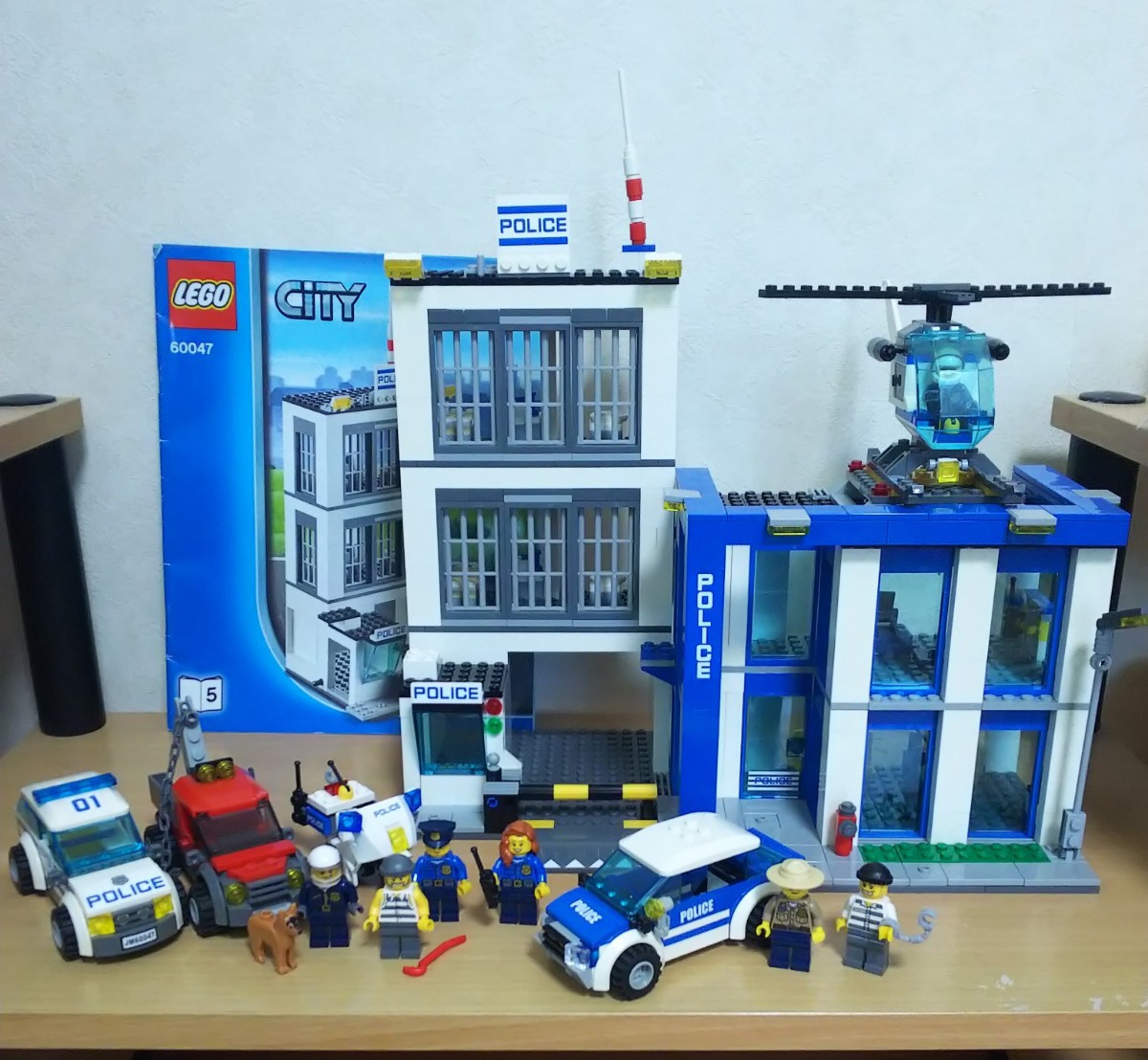 LEGO レゴ 60047 シティ ポリス ステーション 警察署 パトカー 白バイ 車 ドロボウ