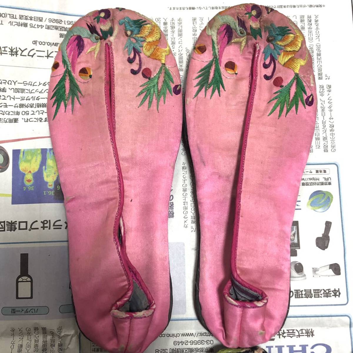 激レア　本物保証　中国清代のアンティーク　時代物　刺繍靴と三寸金蓮 女性の靴　骨董品稀少