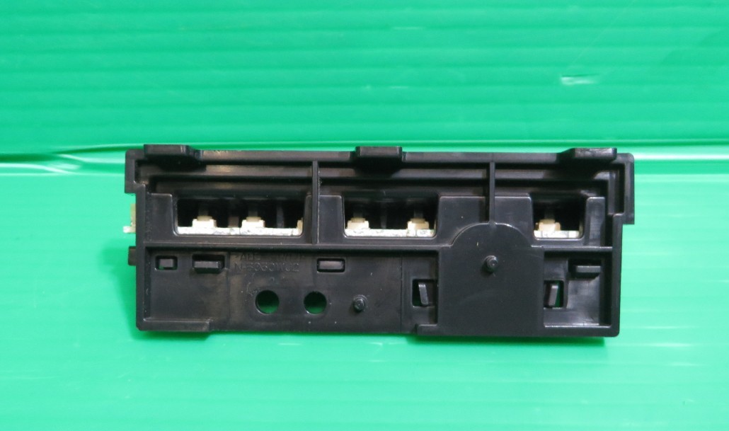 T-622▼SHARP　シャープ　液晶モニター 　4T-C50BL1　スイッチ　カバー　基盤　部品_画像3