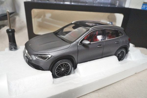 メルセデス ベンツ GLA 1/18 ミニカー グレイ Z Models メルセデス ベンツ GLA 1/18 ミニカー グレイ Z Models