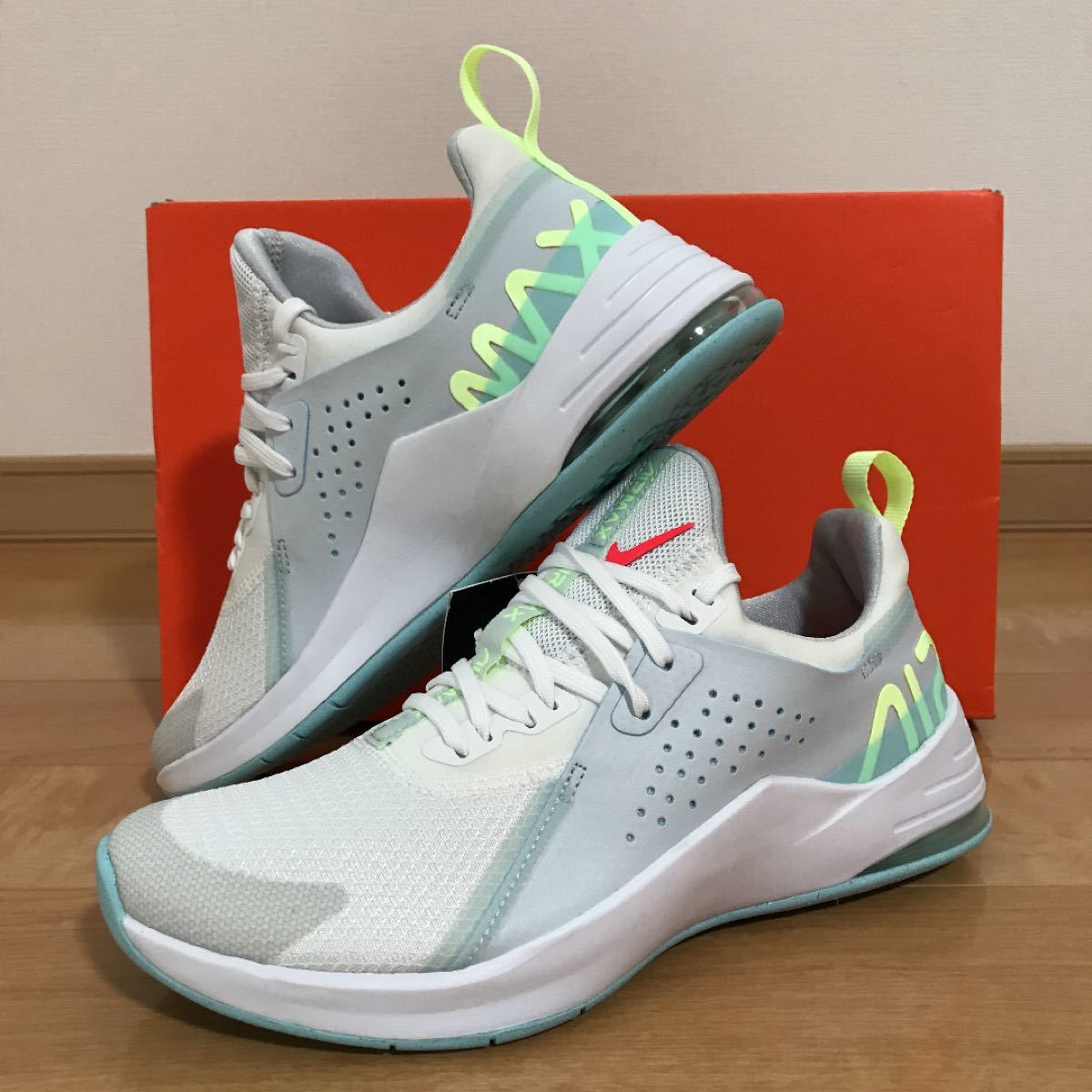 NIKEエア マックス ベラ TR 3<ピンク>24.0㎝ Nike ウィメンズ エア マックス BELLA TR 25.0cm