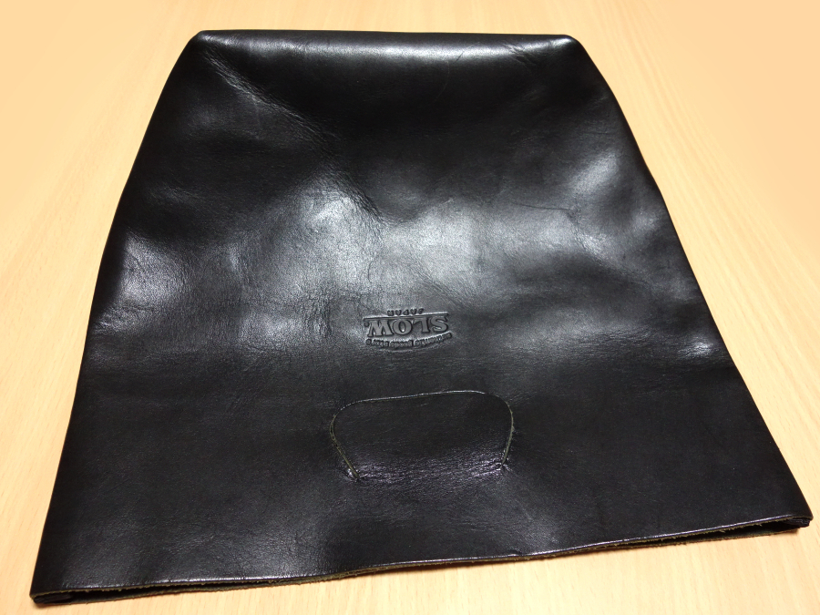 新製品情報も満載 SLOW クラッチバッグ 美品 限定品 黒色 本革 セカンドバッグ