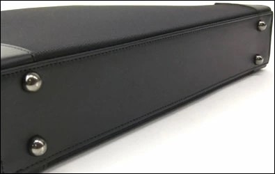 is+　アイエスプラス　ビジネスバッグ　ブリーフケース　革手2本手ハンドル　幅39cm　PC収納可　ブラック　日本製_底鋲あります。