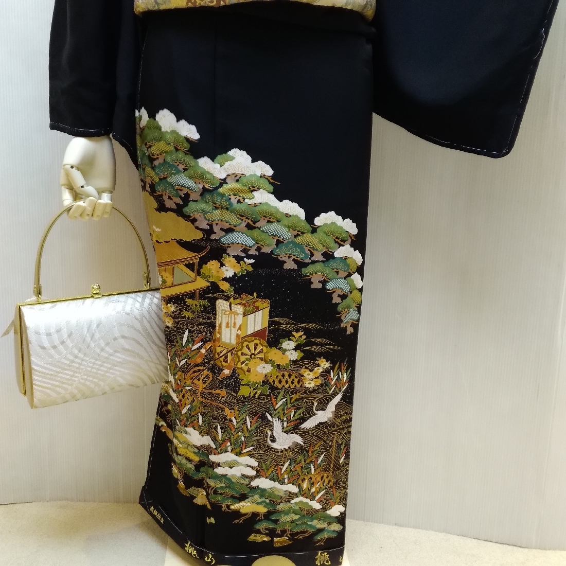 黒留袖 正絹 to221 吉祥御所車絵巻文様柄 お仕立て上がり 長襦袢 黒留袖 正絹 to221 吉祥御所車絵巻文様柄 お仕立て上がり 長襦袢