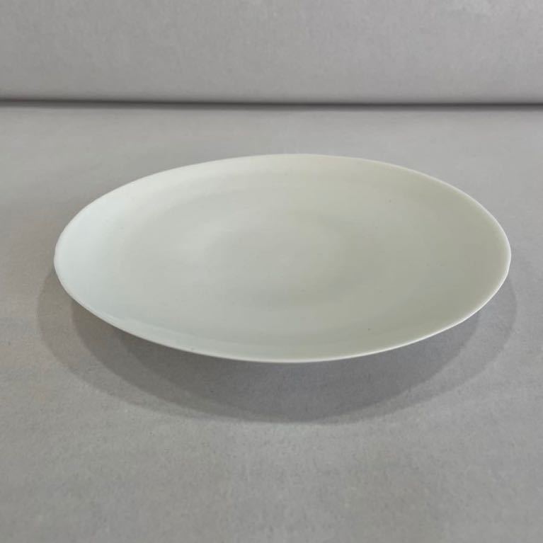 93%OFF!】 黒田泰蔵 白磁 どっしりと重厚感のある高台皿 omidazin.com