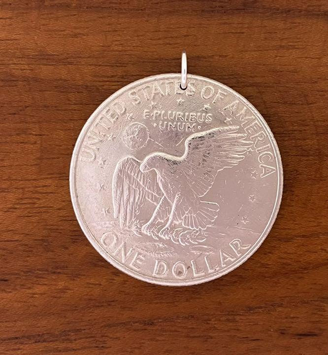本物アメリカ アイゼンハワー大統領 1ドル硬貨　コインペンダントトップ イーグル 直径約3.8ｃｍ 送料140円_画像2