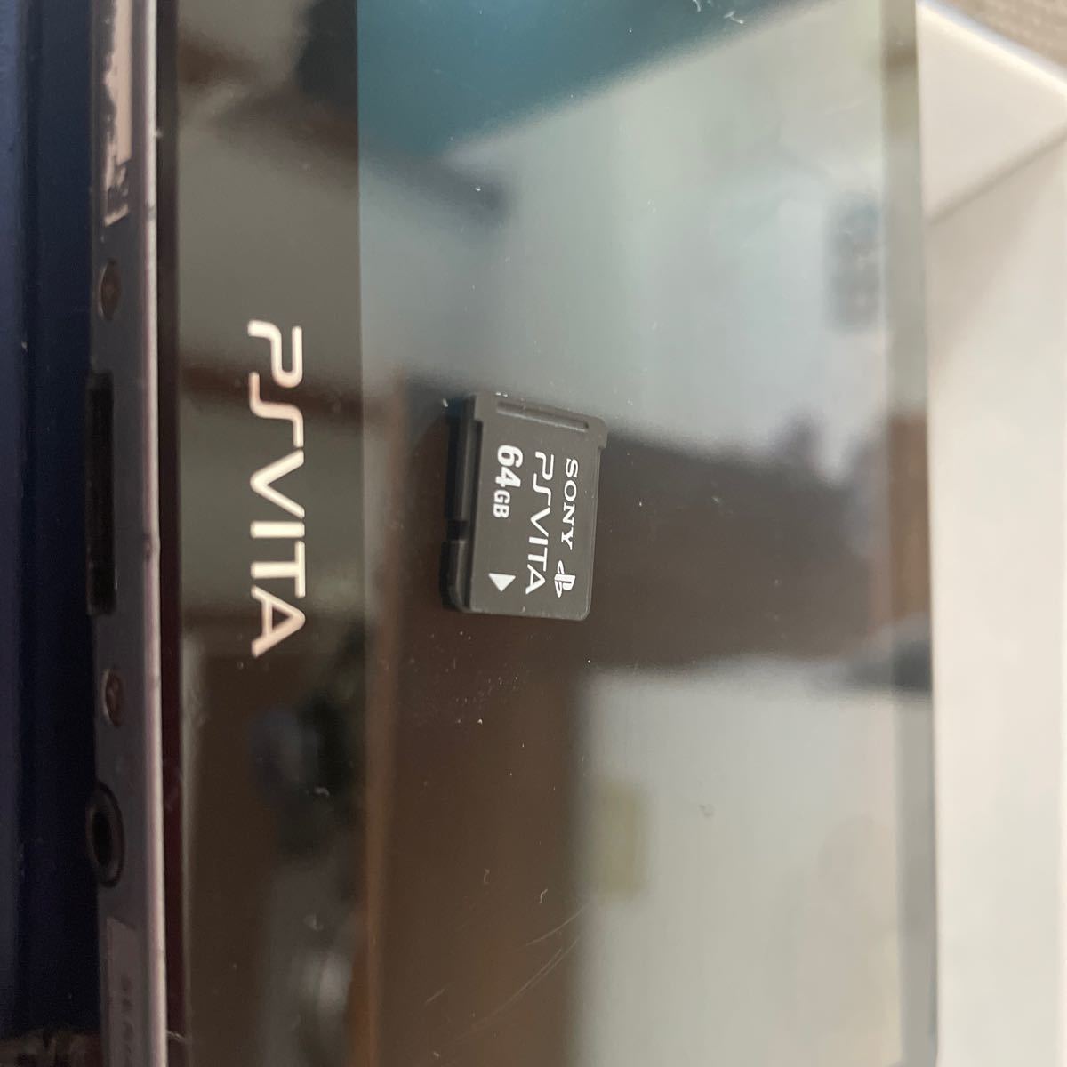 PlayStation Vita 64GB（プレイステーション ヴィータ） Wi-Fiモデル クリスタル・ブラック　3タイトル付