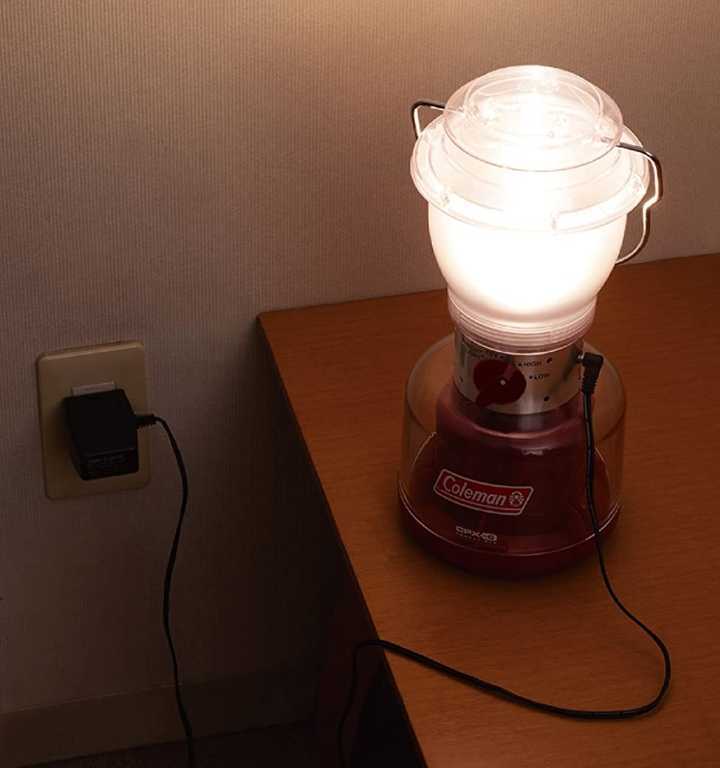 【新品】Coleman●コールマンランタン● CPX6リバーシブルLEDランタン3ウォームカラーLEDランタン。逆さに吊るせて広範囲を明るく照らす