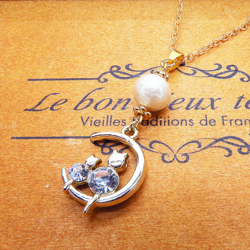  cat. parent .. three day month. ....... motif. necklace Gold color cotton pearl rhinestone 