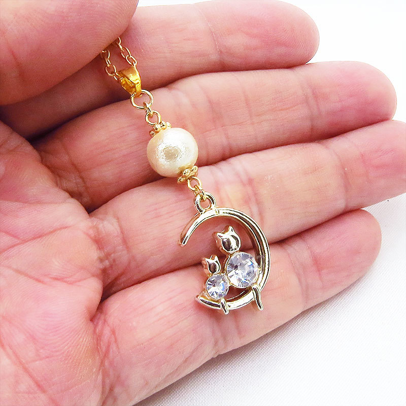  cat. parent .. three day month. ....... motif. necklace Gold color cotton pearl rhinestone 