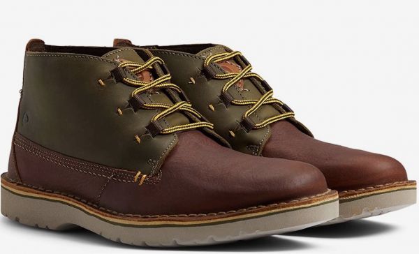 送料無料 CLARKS 26cm E ブーツ チャッカ オリーブ ブラウン スニーカー マウンテン ビジネス レザー 革 スエード スーツ YYY51