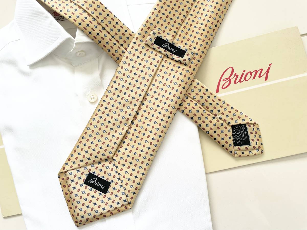 ■ 新品 Brioni ブリオーニ 定価3万3,000円 永久定番 シャンパンゴールド 小紋 シルクサテン タイ ネクタイ スーツ 44 46 kiton マリネッラ_画像2