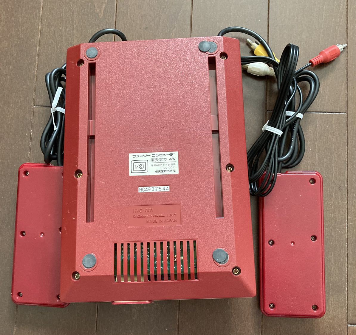 任天堂 初代 ファミコン HVC-001 本体のみ ジャンク品 送料無料