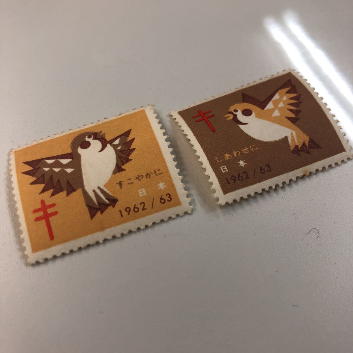 100 ◆◇ 複十字シール 2枚 しあわせに すこやかに 1962年 昭和37年 切手 可愛い すずめ 雀 日本 コレクション ◆◇_画像5