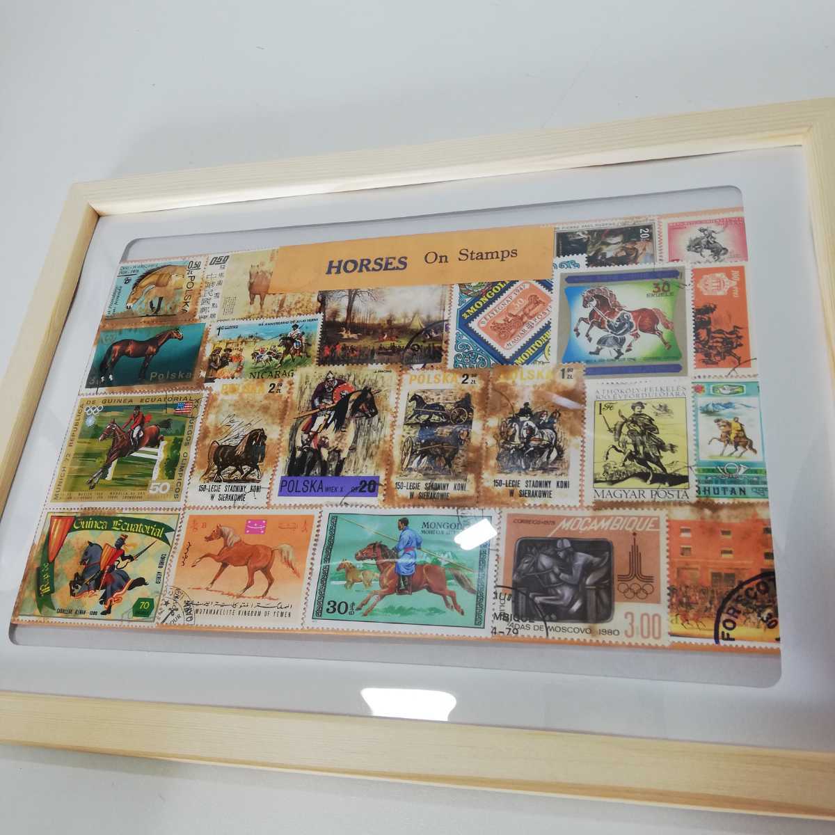 Vintage HORSES On Stamps 世界の馬の切手 額装品アート 32cm×23.5cm [壁掛け ビンテージ雑貨 海外土産物 モンゴル ブータン ポーランド]の画像4