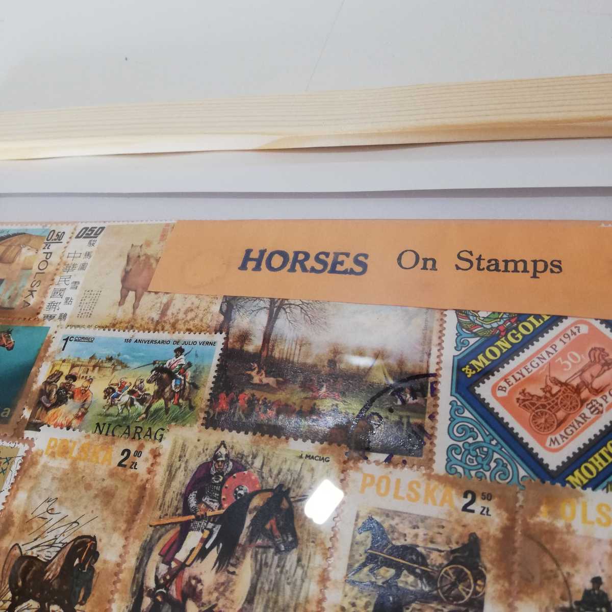 Vintage HORSES On Stamps 世界の馬の切手 額装品アート 32cm×23.5cm [壁掛け ビンテージ雑貨 海外土産物 モンゴル ブータン ポーランド]の画像9