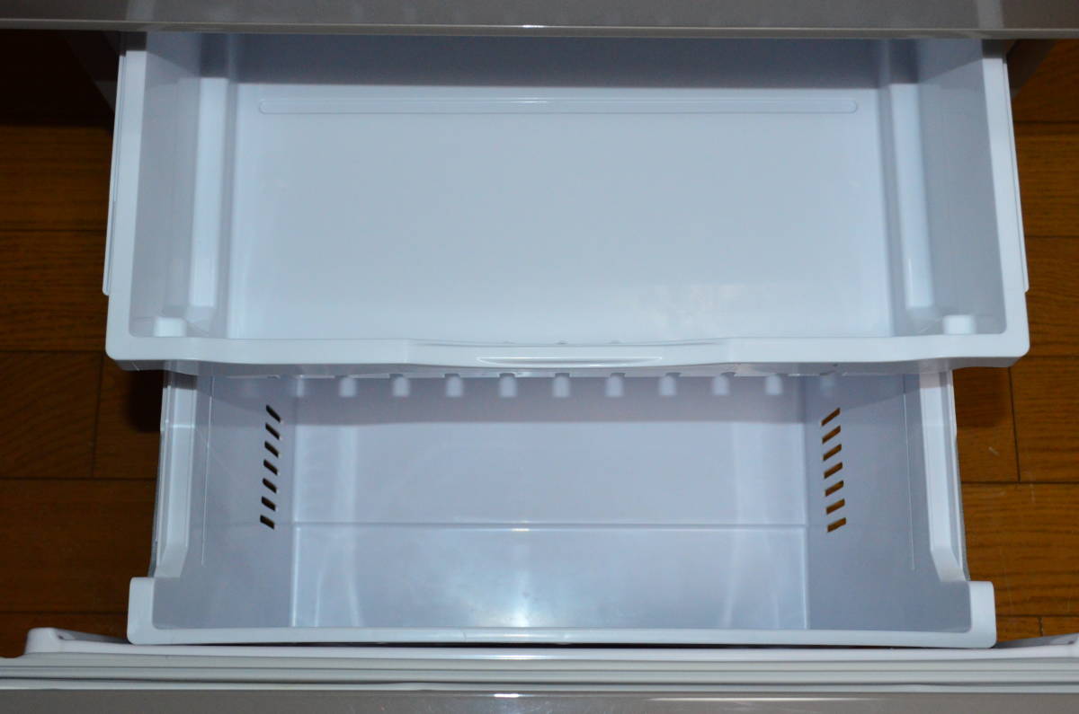 S756) HITACHI 日立 3ドア 冷蔵庫 265L 2016年製 R-27FV(T) ノンフロン冷凍冷蔵庫 まんなか野菜タイプ スリム幅54cm_画像6