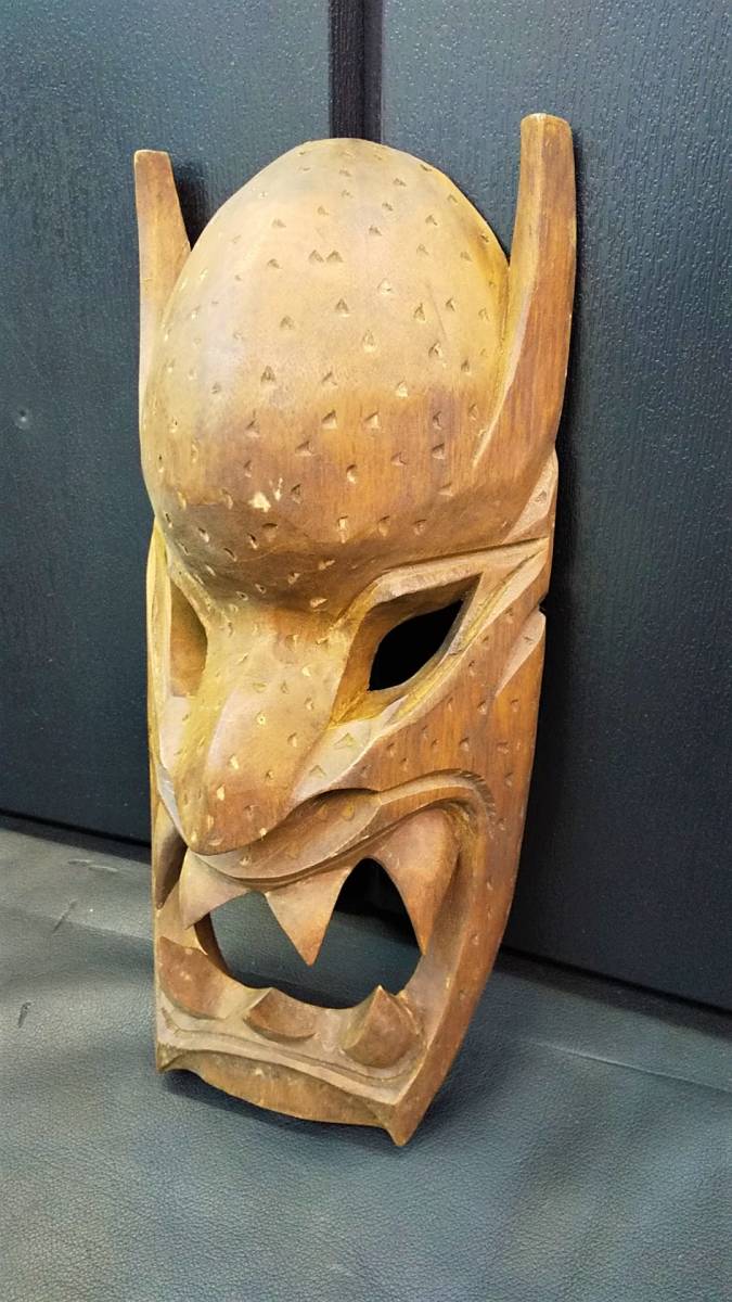 木彫 魔除け お面 約31cm フィリピン 民族工芸 東南アジア 彫刻 伝統 