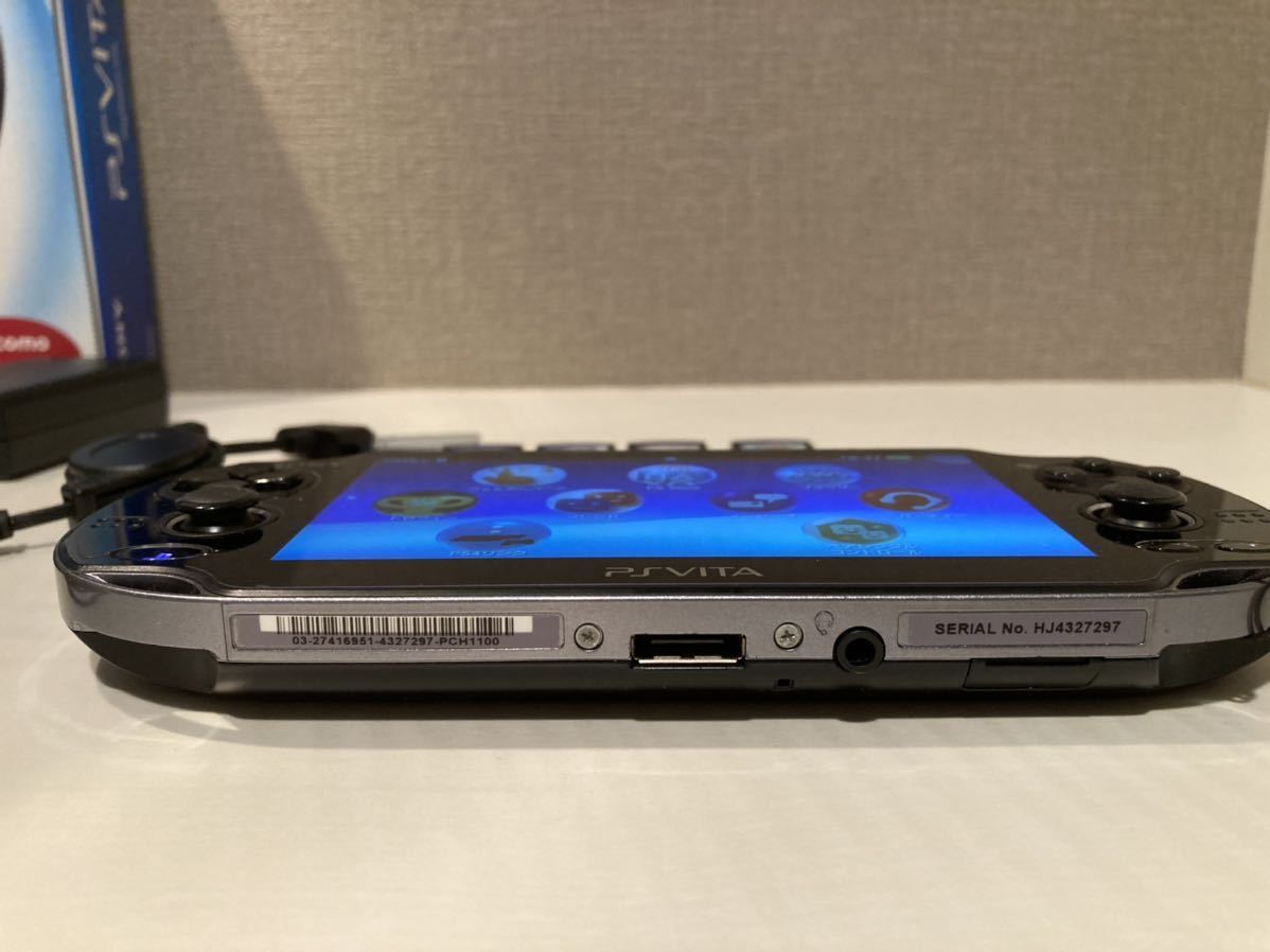PS Vita PCH-1100黒　ソフト5本付きWi-Fiモデル PlayStation Vita