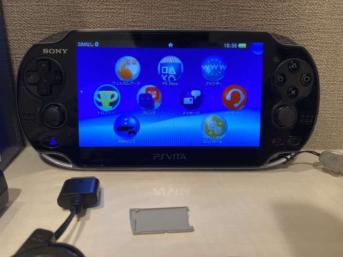 PS Vita PCH-1100黒　ソフト5本付きWi-Fiモデル PlayStation Vita