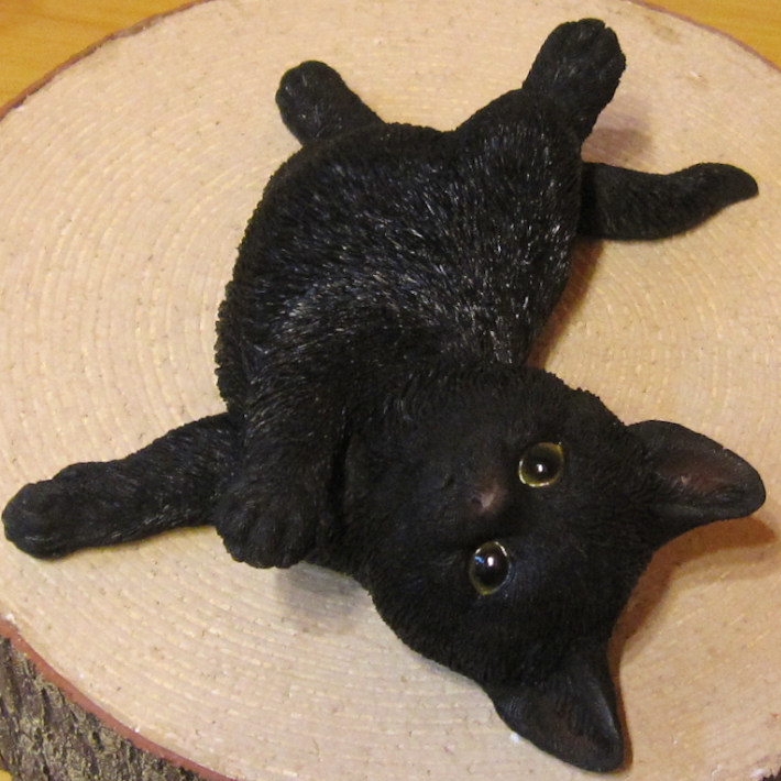 リアルな子猫の置物 ごろごろベビーキャット ブラック お部屋のインテリアにも 黒猫オブジェ クロネコフィギュア ねこオーナメント の画像1