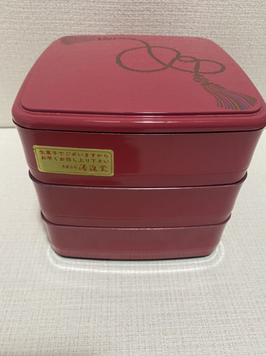 可愛いピンク色のお重箱三段重箱　弁当箱 ランチボックス　ピクニック　おせち料理　二段 漆器