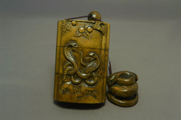 印籠 柘植 コブラ彫刻 黄楊 繊細彫刻 木製 ヘビ 【d2-5_a5】