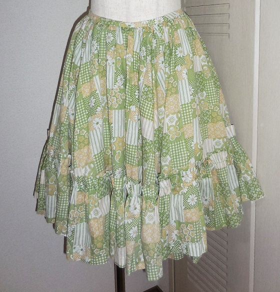 レトロ US古着リメイク　60’70’年代花柄フレアースカート 素材_画像1