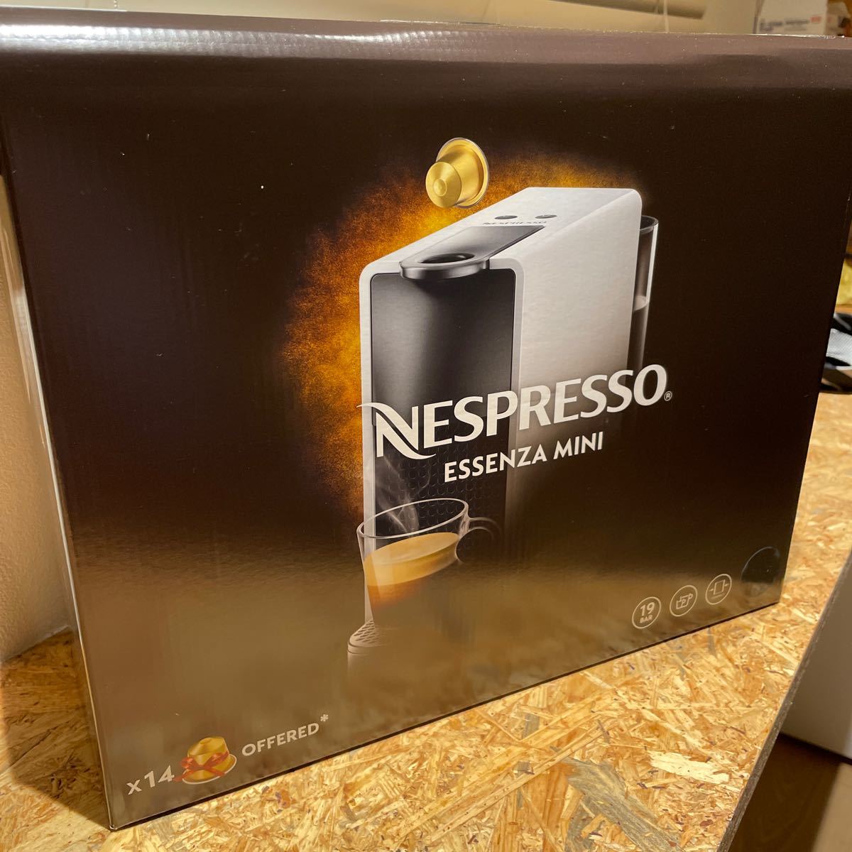 ネスプレッソ コーヒーメーカー NESPRESSO 型番C30-BK-W