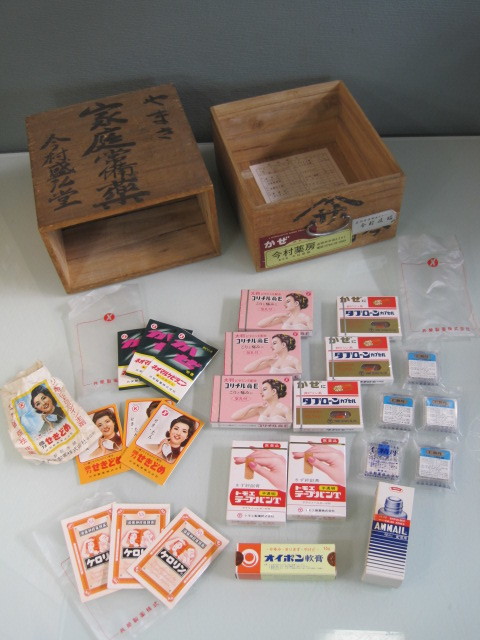 Yahoo!オークション - 1989年 薬箱 古い木箱 置物オブジェに 未 Yahoo!オークション - 1989年 薬箱 古い木箱 置物オブジェに 未