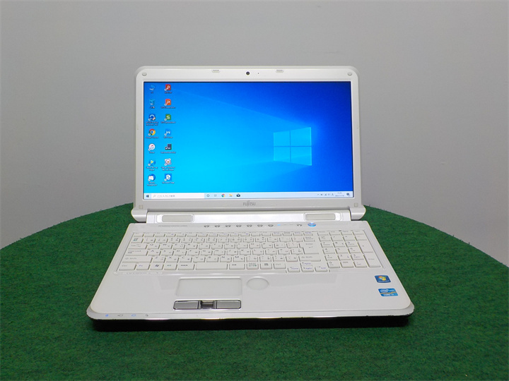カメラ内蔵/15型/ノートPC/Windows10/新品SSD512/8GB/2世代i7/FMV AH77