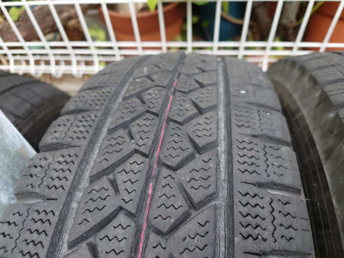 ハイエース 195/80R15 107/105 VL1 4本　ブリヂストン スタッドレスタイヤ ブリザック_画像2