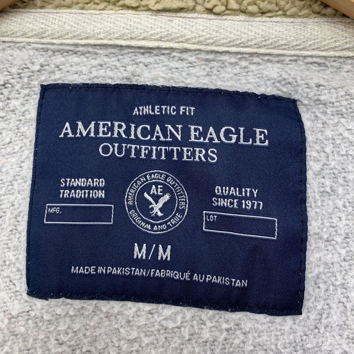 アメリカンイーグル AMERICAN EAGLE ジップアップ スウェットパーカー Mサイズ 胸ロゴ入り アメカジ シンプル 定番 好アイテム♪■F116_画像4