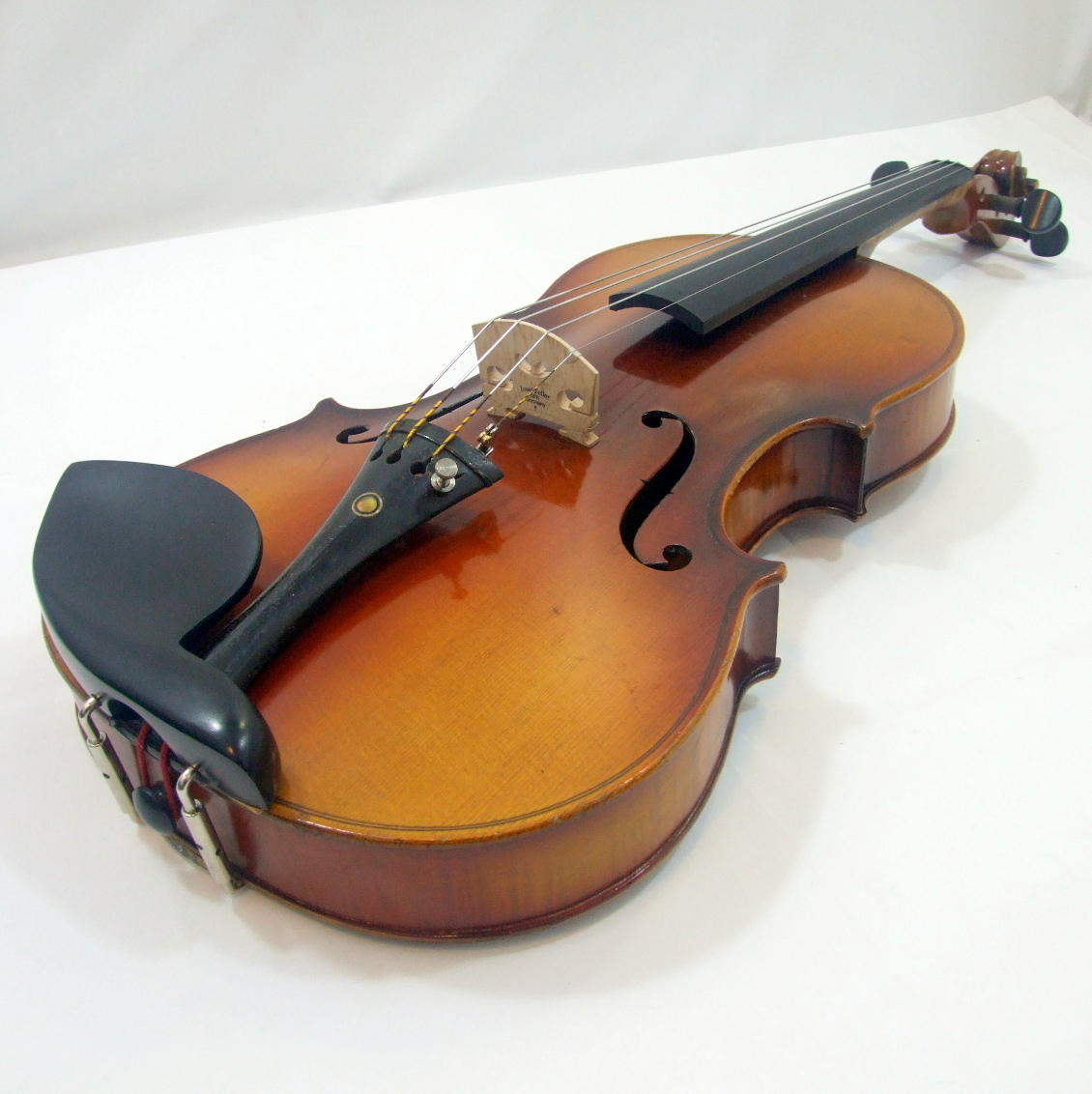 メンテ済 スズキバイオリン No105 虎杢 4/4 1940年頃 未使用 弓 SUZUKI VIOLIN NAGOYA 国産アンティークバイオリン 送料無料 メンテ済 スズキバイオリン No105 虎杢 4/4 1940年頃 未使用 弓 SUZUKI VIOLIN NAGOYA 国産アンティークバイオリン 送料無料