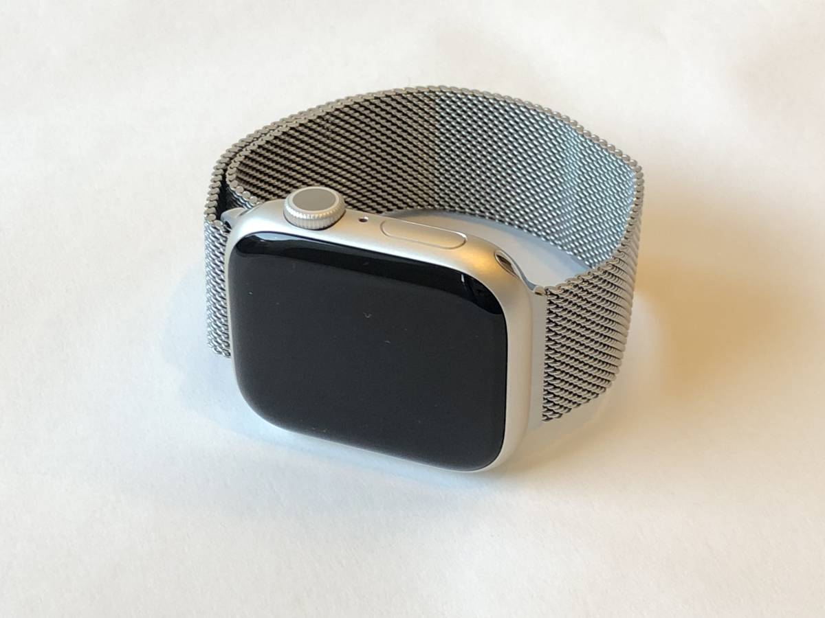 Apple Watch Series 7 41mm GPSモデル スターライトアルミニウムケースとミラネーゼループ