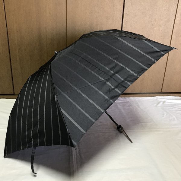 《新品》ボルサリーノ 魅力的な 高級感 折傘 折りたたみ傘 ストライプ 傘袋に刺繍入り 黒 ブラック