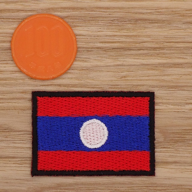 【Ｍサイズ】アイロンワッペン NO.930 国旗 ラオス ラオス国旗 世界の国旗 アップリケ 【郵便定形】_Ｍサイズです。
