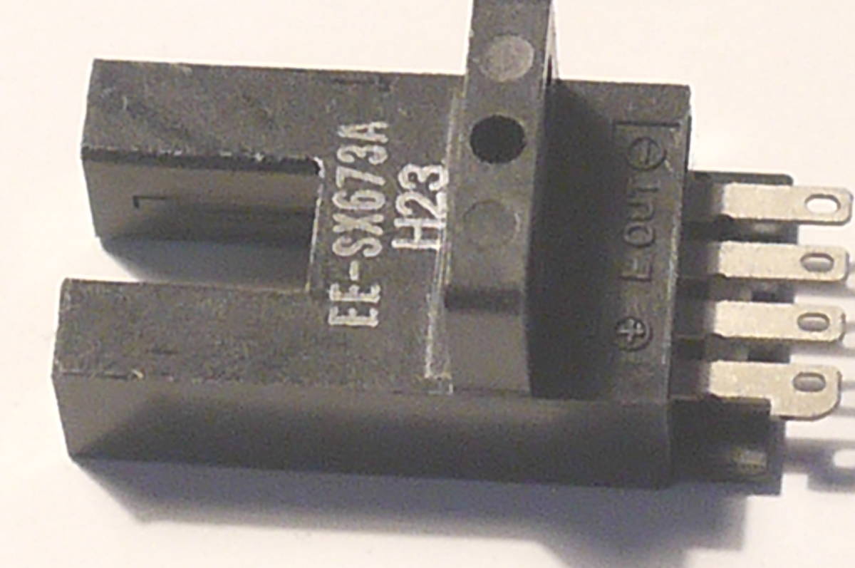 ｏｍｒｏｎ薄型コネクタ/コード引き出しタイプ（直流光）フォト・マイクロセンサ　EE-SX673A_画像1